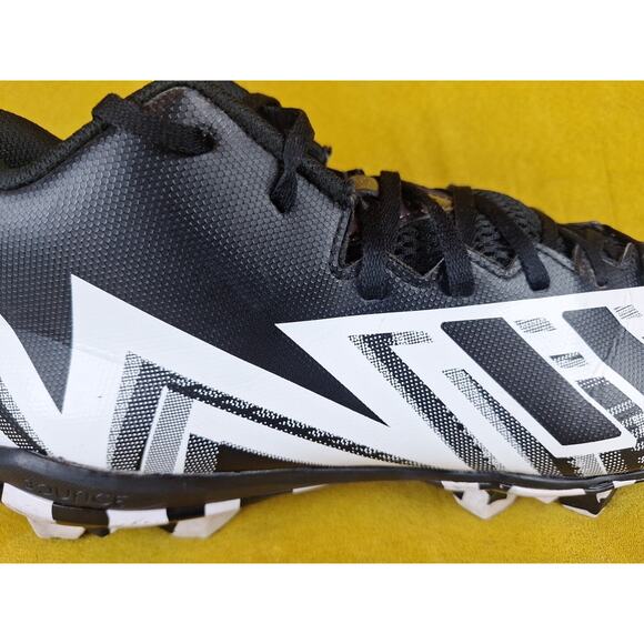 adidas Men\'s Freak Spark 23 Football Cleats Shoe, White/Black (Molded), 11.5
